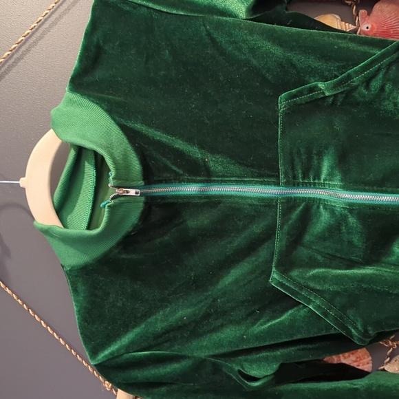 Green velour track suit with cropped jacket and flare pants - Picture 3 of 3